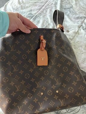 Louis Vuitton Monogram Canvas Tote with Vachetta Leather Tag